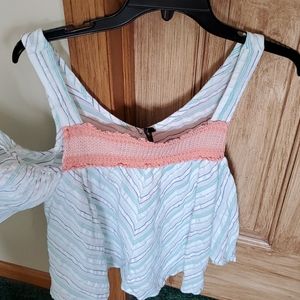 Cold shoulder crop top